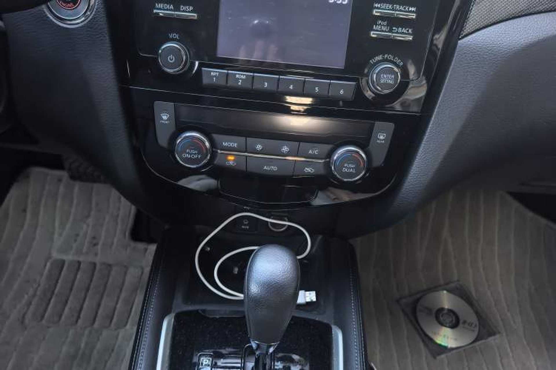 Used Nissan X-Trail 2016 2.5L CVT Sport Edition 4WD Audio And AC Panel