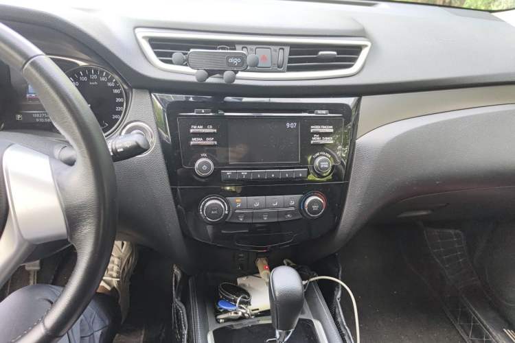 Used Nissan X-Trail 2016 2.0L CVT Smart Enjoyment Version 4WD Audio And AC Panel