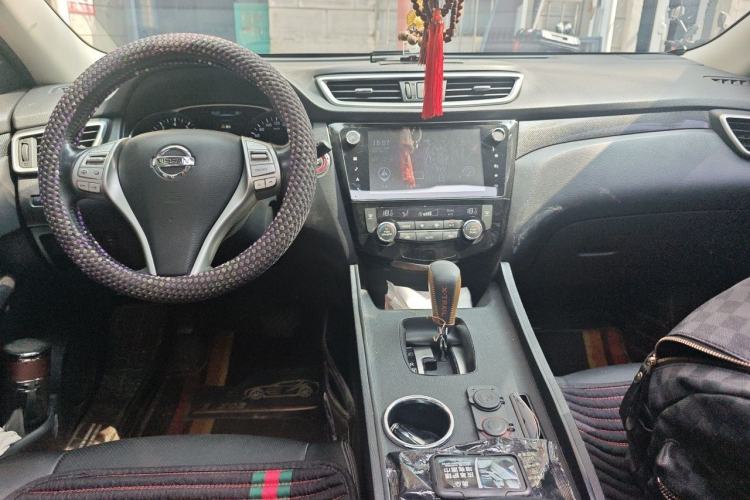 Used Nissan X-Trail 2016 2.5L CVT Sport Edition 4WD Center Console