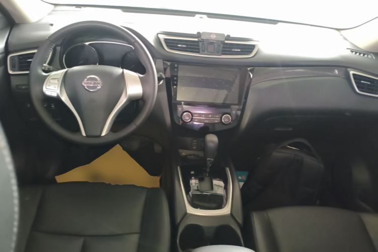 Used Nissan X-Trail 2016 2.5L CVT Sport Edition 4WD Center Console