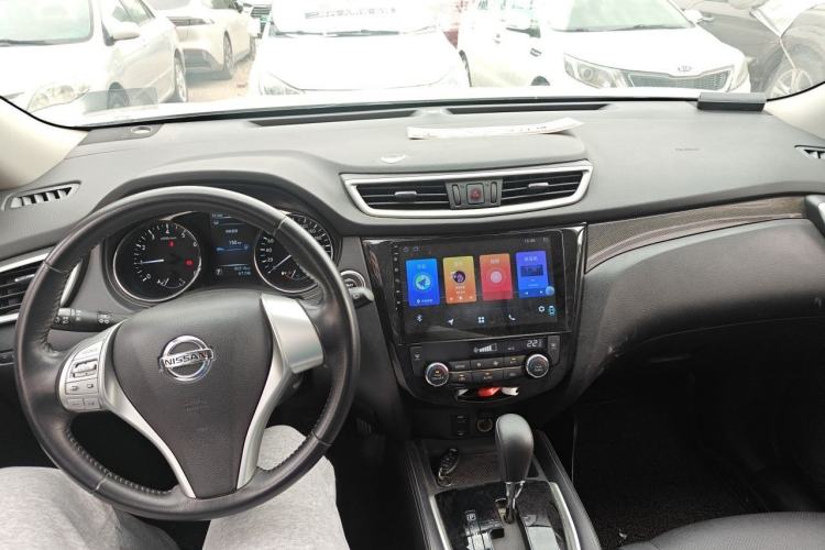 Used Nissan X-Trail 2016 2.5L CVT Sport Edition 4WD Center Console