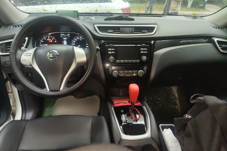 Used Nissan X-Trail 2016 2.5L CVT Sport Edition 4WD Center Console