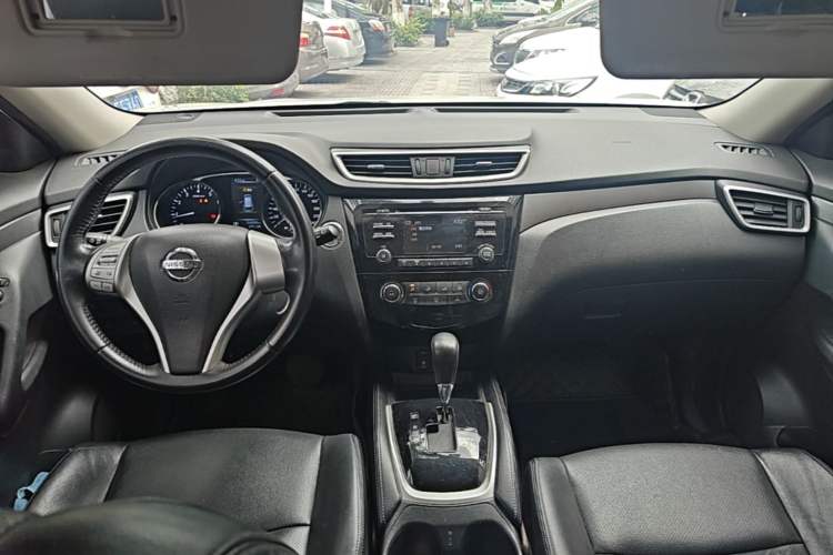 Used Nissan X-Trail 2016 2.0L CVT Smart Enjoyment Version 4WD Center Console