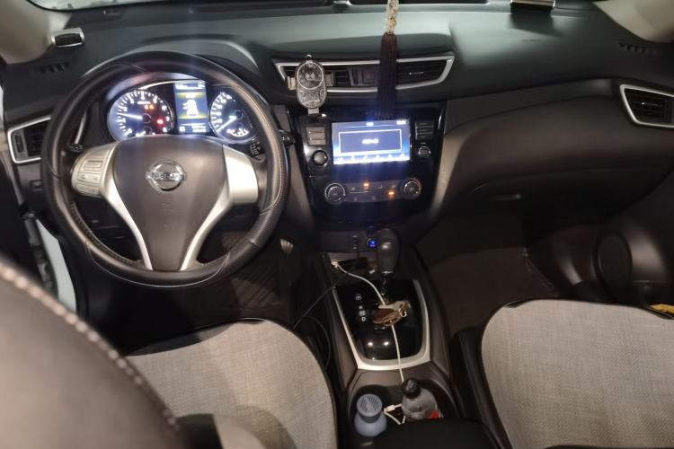 Used Nissan X-Trail 2016 2.0L CVT Smart Enjoyment Version 4WD Center Console