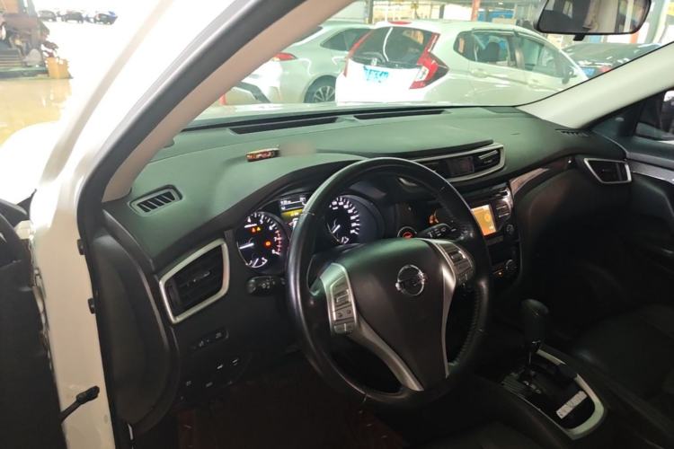 Used Nissan X-Trail 2016 2.5L CVT Sport Edition 4WD Center Console