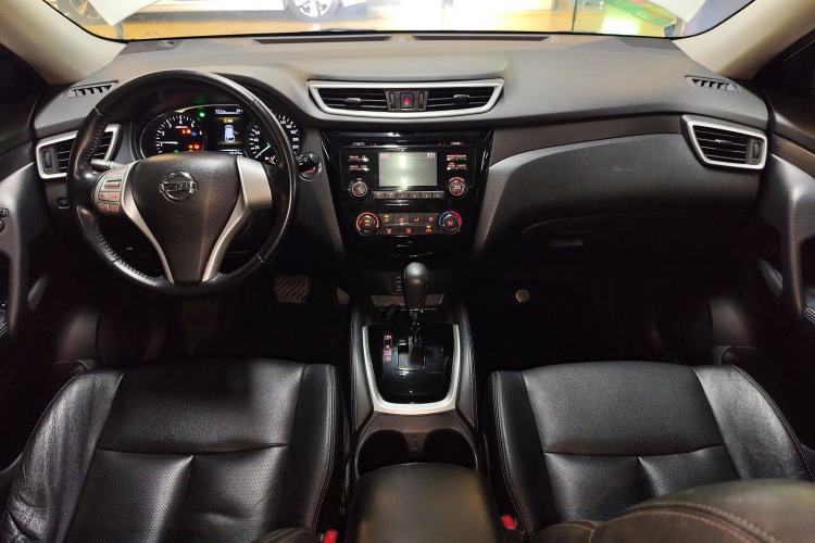Used Nissan X-Trail 2016 2.0L CVT Smart Enjoyment Version 4WD Center Console