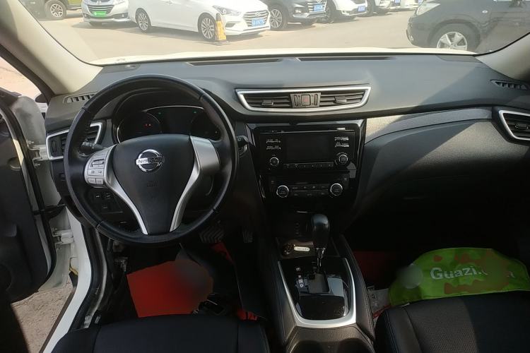 Used Nissan X-Trail 2016 2.5L CVT Sport Edition 4WD Center Console
