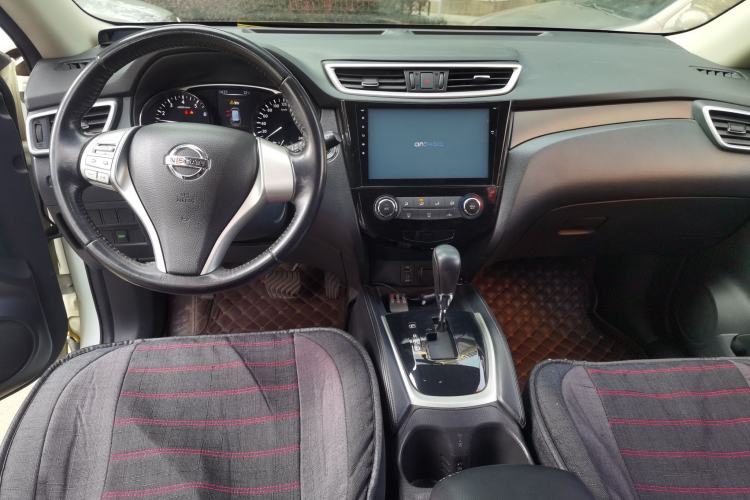 Used Nissan X-Trail 2016 2.0L CVT Smart Enjoyment Version 4WD Center Console