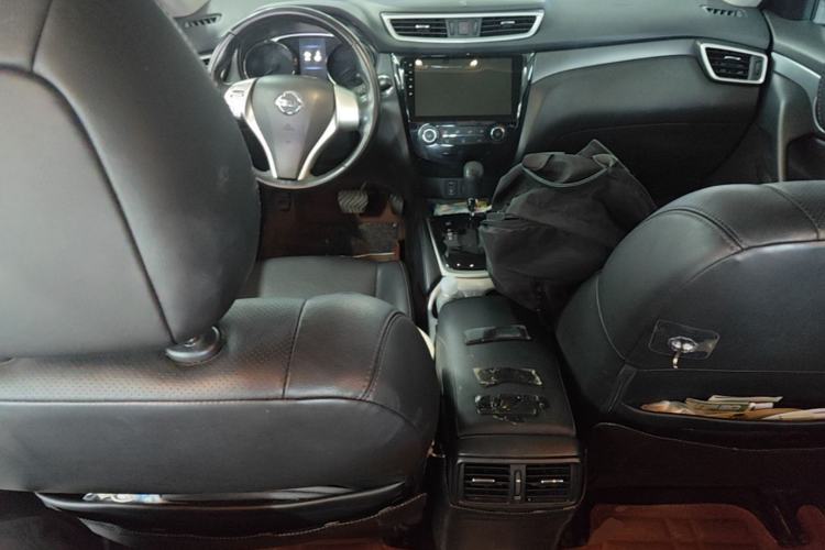 Used Nissan X-Trail 2016 2.0L CVT Smart Enjoyment Version 4WD Center Console