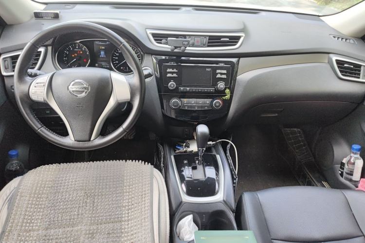 Used Nissan X-Trail 2016 2.0L CVT Smart Enjoyment Version 4WD Center Console