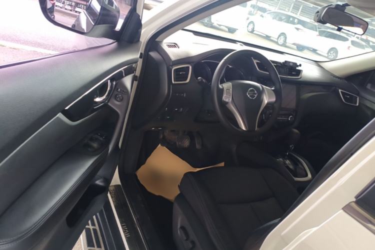 Used Nissan X-Trail 2016 2.5L CVT Sport Edition 4WD Driver Seat