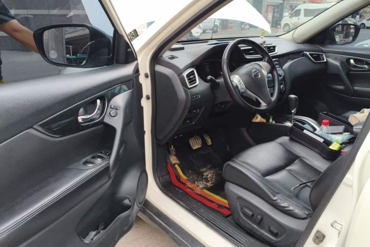 Used Nissan X-Trail 2016 2.5L CVT Sport Edition 4WD Driver Seat