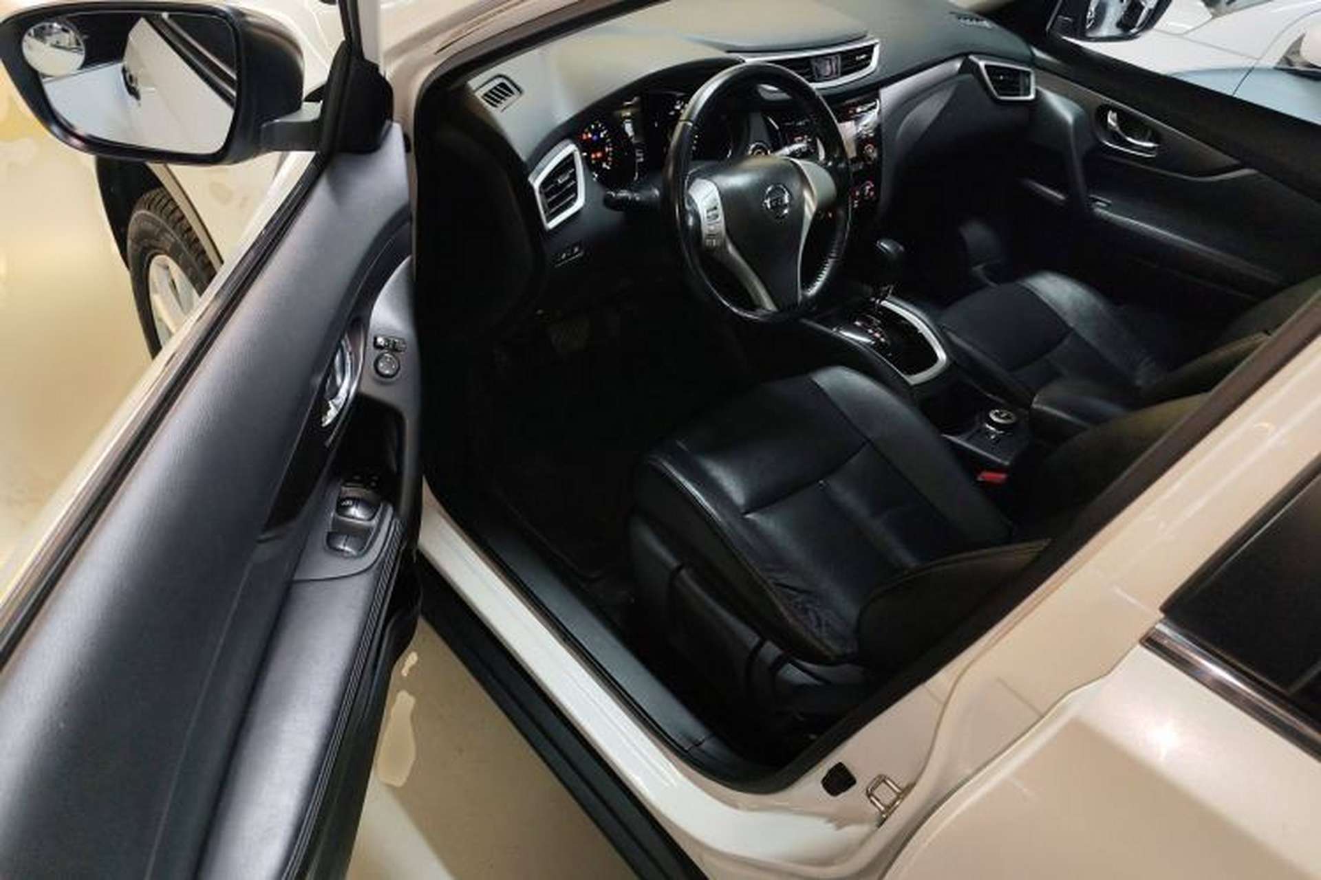 Used Nissan X-Trail 2016 2.0L CVT Smart Enjoyment Version 4WD Driver Seat