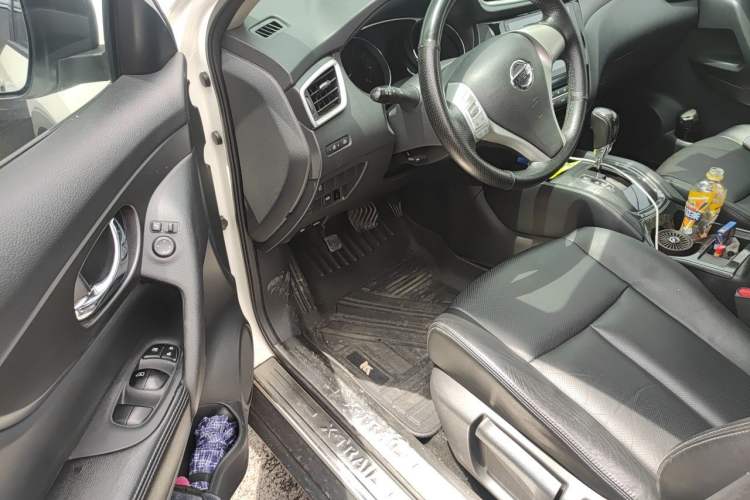 Used Nissan X-Trail 2016 2.0L CVT Smart Enjoyment Version 4WD Driver Seat