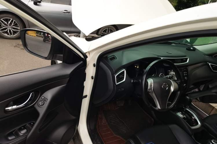 Used Nissan X-Trail 2016 2.0L CVT Smart Enjoyment Version 4WD Driver Seat