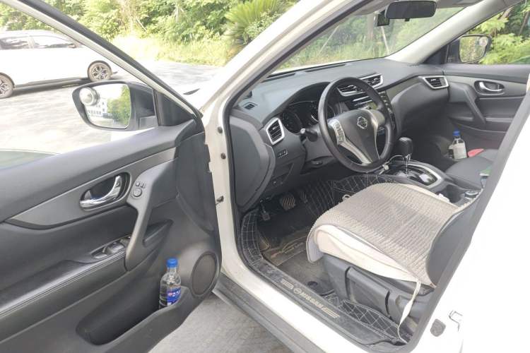 Used Nissan X-Trail 2016 2.0L CVT Smart Enjoyment Version 4WD Driver Seat