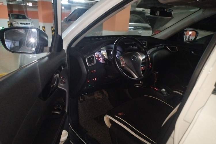 Used Nissan X-Trail 2016 2.5L CVT Sport Edition 4WD Driver Seat