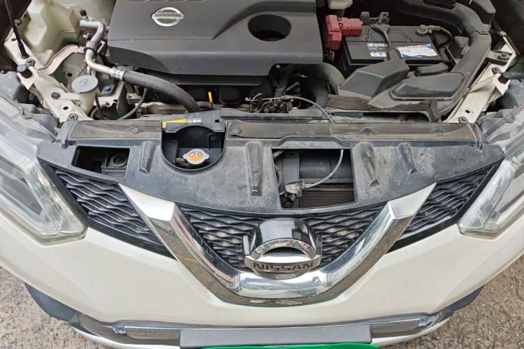 Used Nissan X-Trail 2016 2.0L CVT Smart Enjoyment Version 4WD Engine Bay