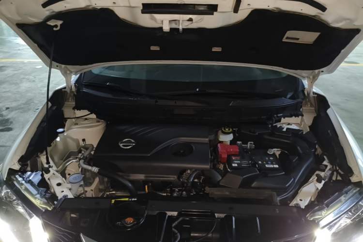 Used Nissan X-Trail 2016 2.0L CVT Smart Enjoyment Version 4WD Engine Bay