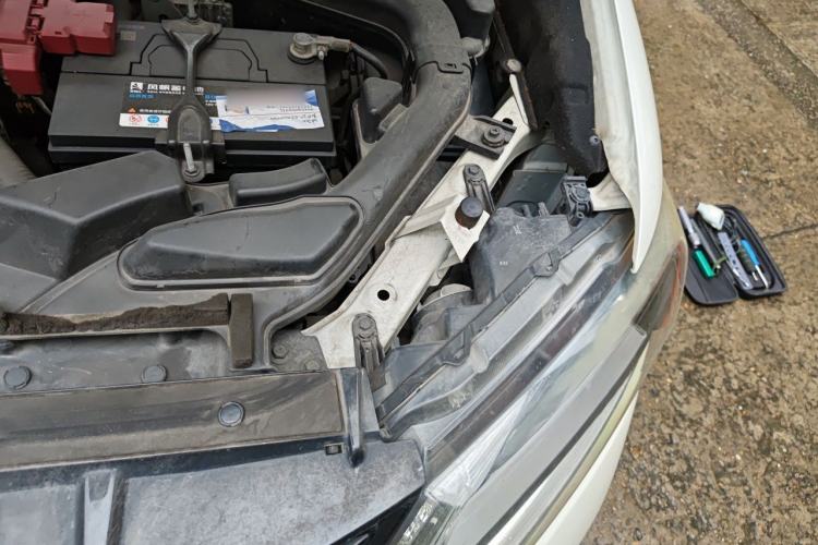 Used Nissan X-Trail 2016 2.0L CVT Smart Enjoyment Version 4WD Engine Bay Left