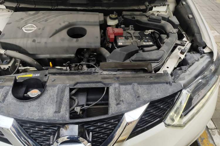 Used Nissan X-Trail 2016 2.0L CVT Smart Enjoyment Version 4WD Engine Bay Left