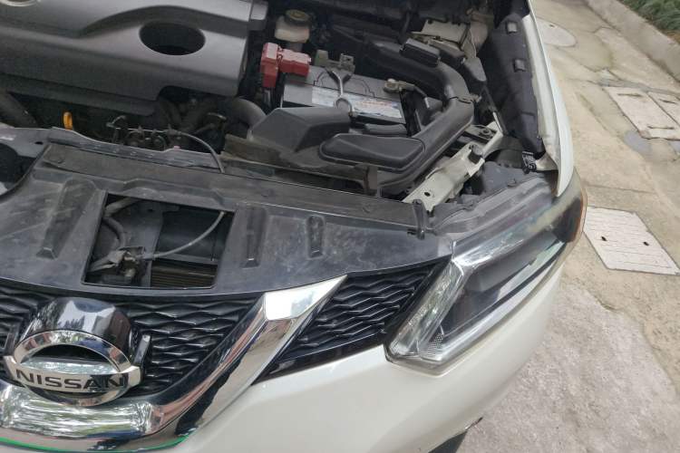 Used Nissan X-Trail 2016 2.0L CVT Smart Enjoyment Version 4WD Engine Bay Left