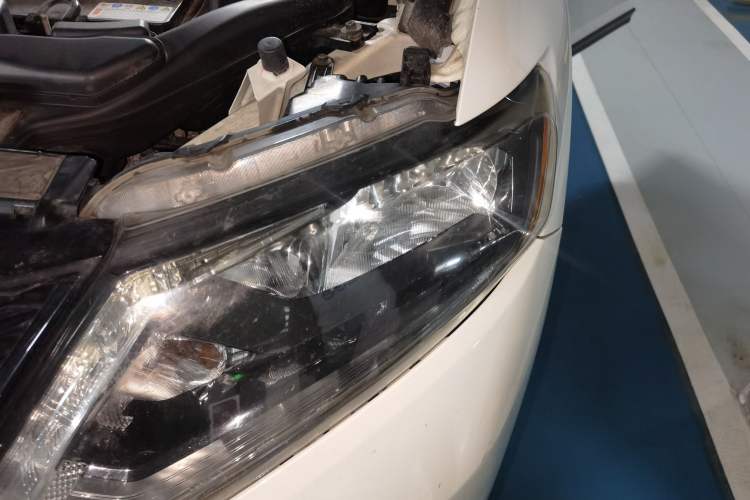 Used Nissan X-Trail 2016 2.0L CVT Smart Enjoyment Version 4WD Engine Bay Left