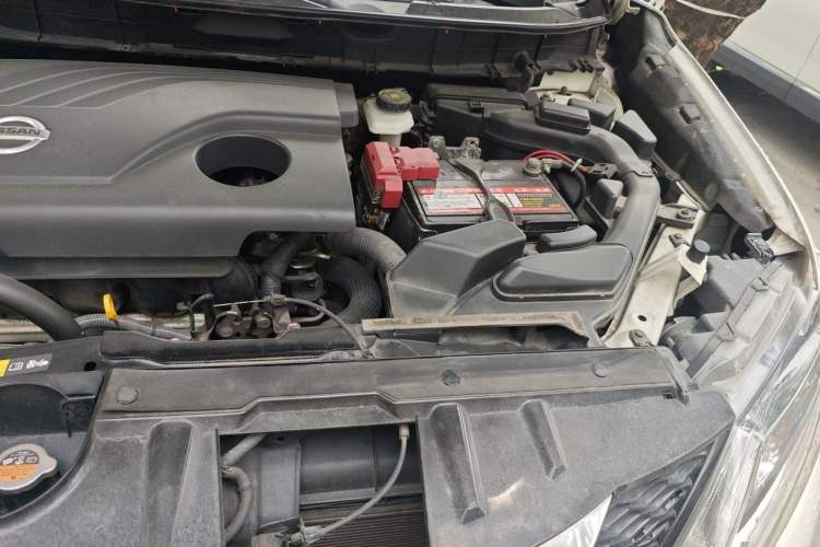 Used Nissan X-Trail 2016 2.0L CVT Smart Enjoyment Version 4WD Engine Bay Left