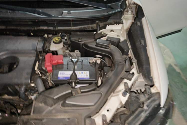 Used Nissan X-Trail 2016 2.0L CVT Smart Enjoyment Version 4WD Engine Bay Left