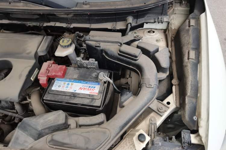 Used Nissan X-Trail 2016 2.0L CVT Smart Enjoyment Version 4WD Engine Bay Left