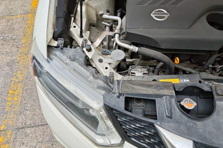 Used Nissan X-Trail 2016 2.0L CVT Smart Enjoyment Version 4WD Engine Bay Right