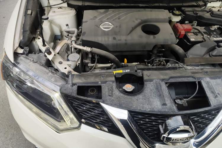Used Nissan X-Trail 2016 2.0L CVT Smart Enjoyment Version 4WD Engine Bay Right