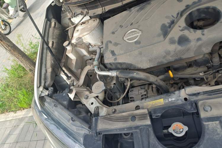 Used Nissan X-Trail 2016 2.0L CVT Smart Enjoyment Version 4WD Engine Bay Right