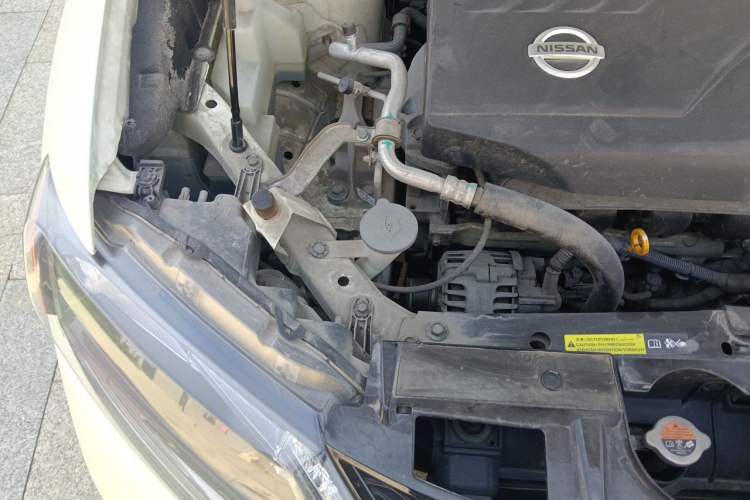 Used Nissan X-Trail 2016 2.0L CVT Smart Enjoyment Version 4WD Engine Bay Right