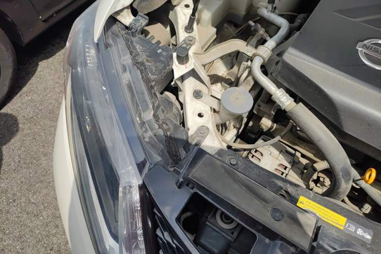 Used Nissan X-Trail 2016 2.0L CVT Smart Enjoyment Version 4WD Engine Bay Right