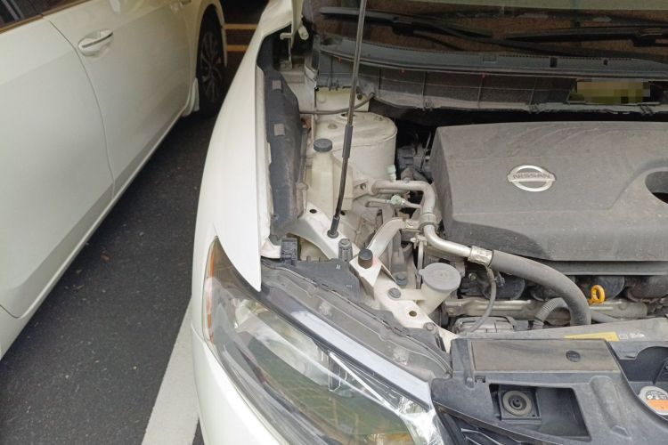 Used Nissan X-Trail 2016 2.0L CVT Smart Enjoyment Version 4WD Engine Bay Right