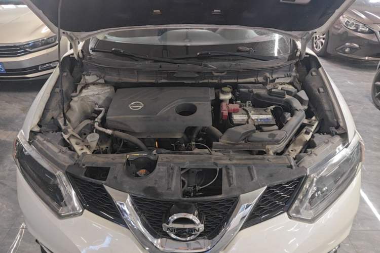 Used Nissan X-Trail 2016 2.0L CVT Smart Enjoyment Version 4WD Engine Bay