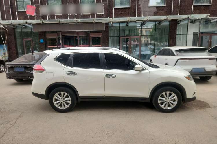 Used Nissan X-Trail 2016 2.0L CVT Smart Enjoyment Version 4WD Exterior 2