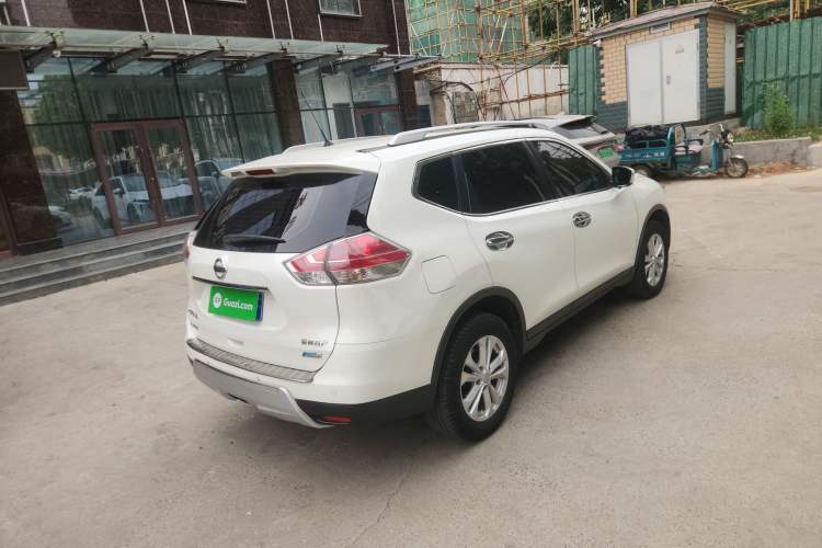 Used Nissan X-Trail 2016 2.0L CVT Smart Enjoyment Version 4WD Exterior 3