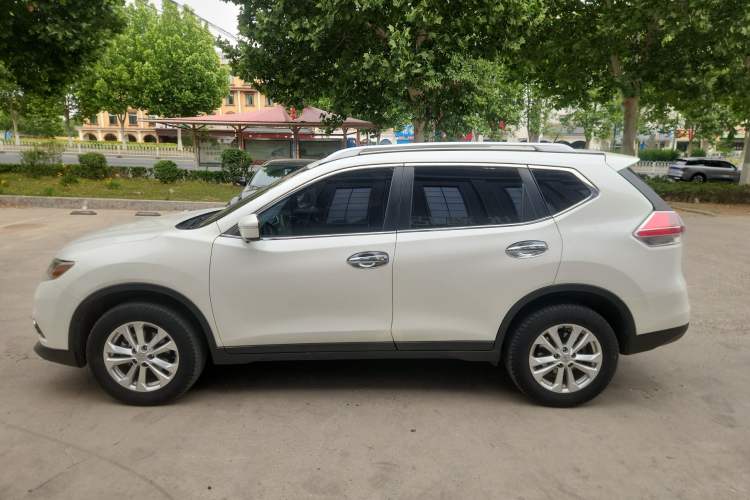 Used Nissan X-Trail 2016 2.0L CVT Smart Enjoyment Version 4WD Exterior 5