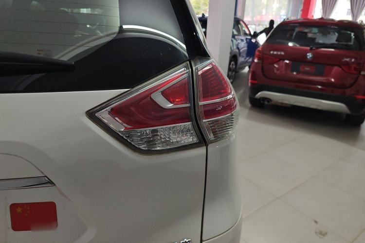 Used Nissan X-Trail 2016 2.5L CVT Sport Edition 4WD Exterior 6