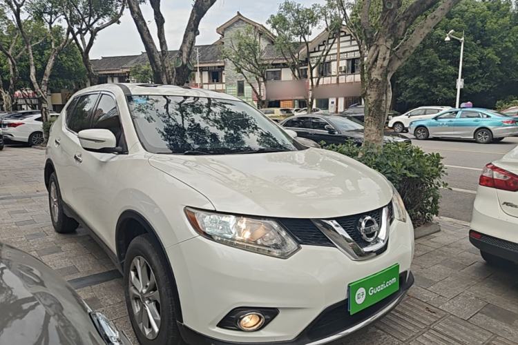 Used Nissan X-Trail 2016 2.0L CVT Smart Enjoyment Version 4WD Front Right 45 Deg