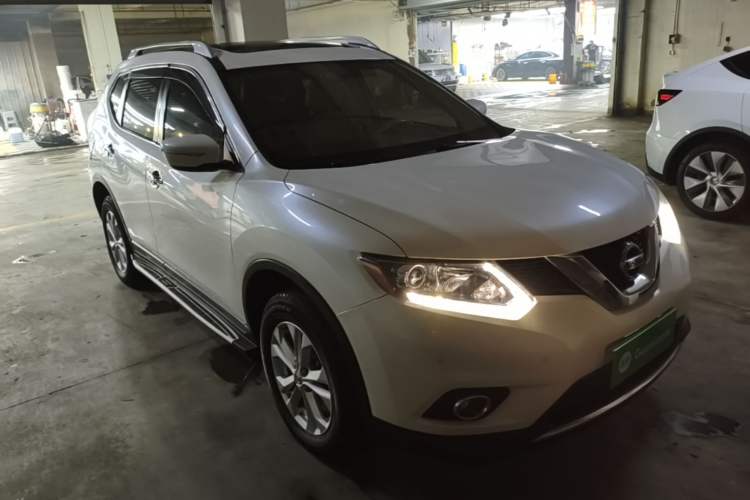 Used Nissan X-Trail 2016 2.0L CVT Smart Enjoyment Version 4WD Front Right 45 Deg