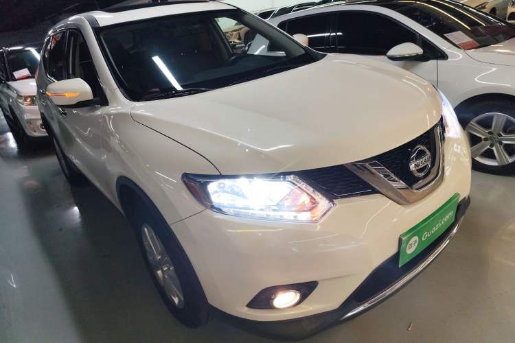 Used Nissan X-Trail 2016 2.0L CVT Smart Enjoyment Version 4WD Front Right 45 Deg