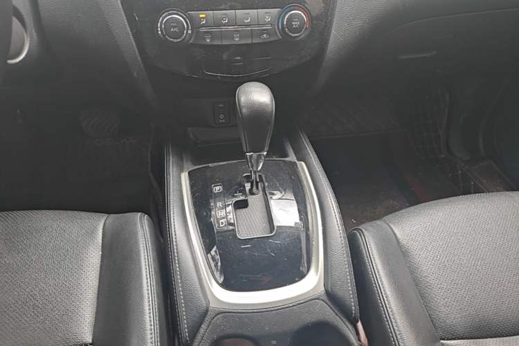 Used Nissan X-Trail 2016 2.0L CVT Smart Enjoyment Version 4WD Gear Lever