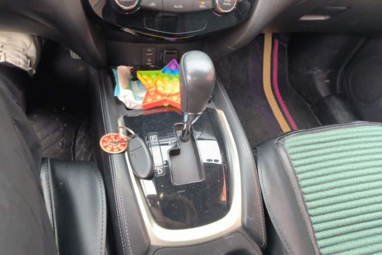 Used Nissan X-Trail 2016 2.5L CVT Sport Edition 4WD Gear Lever