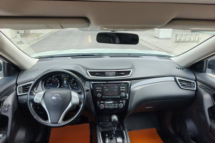 Used Nissan X-Trail 2016 2.5L CVT Sport Edition 4WD Interior 1