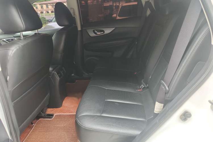 Used Nissan X-Trail 2016 2.0L CVT Smart Enjoyment Version 4WD Interior 1