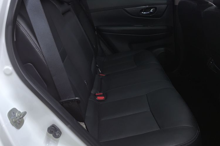 Used Nissan X-Trail 2016 2.5L CVT Sport Edition 4WD Interior 1