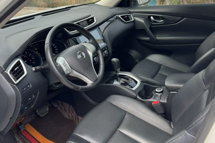 Used Nissan X-Trail 2016 2.5L CVT Sport Edition 4WD Interior 2